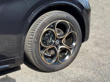 ALFA ROMEO CERTIFIED Alfa Romeo Stelvio 2.0t Intensa Auto Q4 Awd Euro 6 (s/s) 5dr Used Car - Suv Petrol Black - Swansea - 591624_4