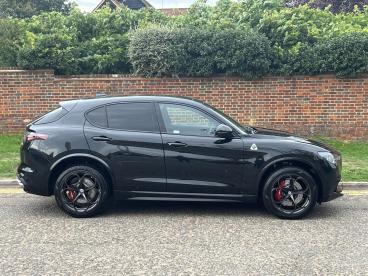 ALFA ROMEO CERTIFIED Alfa Romeo Stelvio 2.9 V6 Bi-turbo Quadrifoglio Auto Q4 Awd Euro 6 (s Used Car - Suv Petrol Black - Hemel Hempstead - 598513_2
