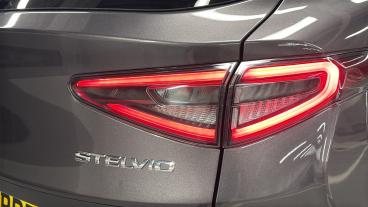 ALFA ROMEO CERTIFIED Alfa Romeo Stelvio 2.9 V6 Bi-turbo Quadrifoglio Auto Q4 Awd Euro 6 (s Used Car - Suv Petrol Grey - Chiswick - 606674_5