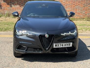 ALFA ROMEO CERTIFIED Alfa Romeo Stelvio 2.0t Veloce Auto Q4 Awd Euro 6 (s/s) 5dr Used Car - Suv Petrol Black - Hemel Hempstead - 614994_3