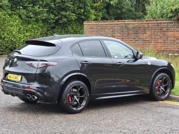 ALFA ROMEO CERTIFIED Alfa Romeo Stelvio 2.9 V6 Bi-turbo Quadrifoglio Auto Q4 Awd Euro 6 (s Used Car - Suv Petrol Black - Hemel Hempstead - 614997_4