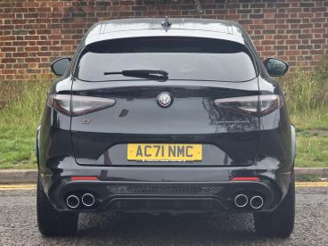 ALFA ROMEO CERTIFIED Alfa Romeo Stelvio 2.9 V6 Bi-turbo Quadrifoglio Auto Q4 Awd Euro 6 (s Used Car - Suv Petrol Black - Hemel Hempstead - 614997_5