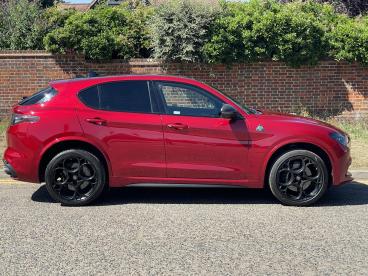 ALFA ROMEO CERTIFIED Alfa Romeo Stelvio  Used Car - Suv Petrol Red - Hemel Hempstead - 615002_2