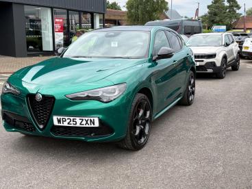 SPOTICAR Alfa Romeo Stelvio 2.0t Tributo Italiano Auto Q4 Awd Euro 6 (s/s) 5dr Used Car - Suv Petrol Green - Cheltenham - 1200616697_2