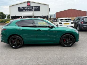 SPOTICAR Alfa Romeo Stelvio 2.0t Tributo Italiano Auto Q4 Awd Euro 6 (s/s) 5dr Used Car - Suv Petrol Green - Cheltenham - 1200616697_4