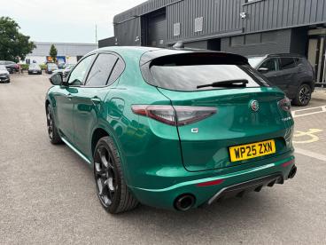 SPOTICAR Alfa Romeo Stelvio 2.0t Tributo Italiano Auto Q4 Awd Euro 6 (s/s) 5dr Used Car - Suv Petrol Green - Cheltenham - 1200616697_5