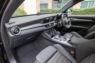 ALFA ROMEO CERTIFIED Alfa Romeo Stelvio 2.0t Intensa Auto Q4 Awd Euro 6 (s/s) 5dr Used Car - Suv Petrol Black - Nuneaton - 618665_4
