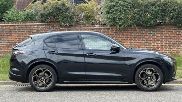 ALFA ROMEO CERTIFIED Alfa Romeo Stelvio 2.0t Intensa Auto Q4 Awd Euro 6 (s/s) 5dr Used Car - Suv Petrol Black - Hemel Hempstead - 622321_2