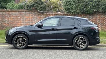 ALFA ROMEO CERTIFIED Alfa Romeo Stelvio 2.0t Intensa Auto Q4 Awd Euro 6 (s/s) 5dr Used Car - Suv Petrol Black - Hemel Hempstead - 622321_5