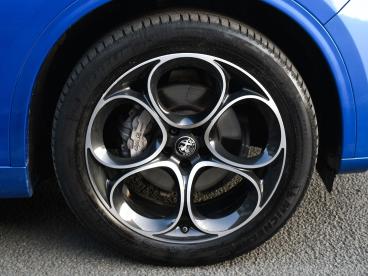 SPOTICAR Alfa Romeo Stelvio 2.0t Veloce Auto Q4 Awd Euro 6 (s/s) 5dr Used Car - Suv Petrol Blue - Nuneaton - 800624991_4