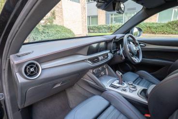ALFA ROMEO CERTIFIED Alfa Romeo Stelvio  Used Car - Suv Petrol Black - Nuneaton - 644441_4
