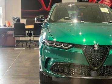 ALFA ROMEO CERTIFIED Alfa Romeo Tonale 1.3 Vgt 15.5kwh Veloce Auto Q4 Awd Euro 6 5dr Used Car - Suv Plug-in Hybrid Green - Slough - 490003_4