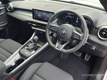 ALFA ROMEO CERTIFIED Alfa Romeo Tonale 1.3 Vgt 15.5kwh Veloce Auto Q4 Awd Euro 6 5dr Used Car - Suv Plug-in Hybrid White - Leicester - 546442_3