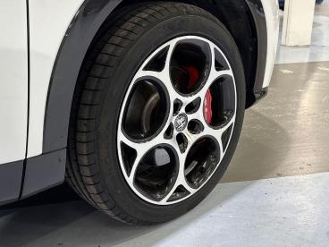 ALFA ROMEO CERTIFIED Alfa Romeo Tonale 1.3 Phev Veloce 5dr Auto Used Car - Suv Plug-in Hybrid White - Swansea - 552841_4