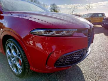 ALFA ROMEO CERTIFIED Alfa Romeo Tonale 1.5 Vgt Mhev Tributo Italiano Dct Euro 6 5dr Used Car - Suv Hybrid Red - Kidlington - 554428_5