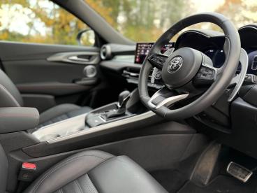 SPOTICAR Alfa Romeo Tonale 1.5 Vgt Mhev Tributo Italiano Dct Euro 6 5dr Used Car - Suv Hybrid Green - Balsall Common - 1200556308_2