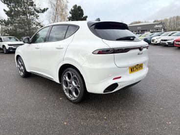 ALFA ROMEO CERTIFIED Alfa Romeo Tonale 1.5 Vgt Mhev Tributo Italiano Dct Euro 6 5dr Used Car - Suv Hybrid White - Kidlington - 557352_4