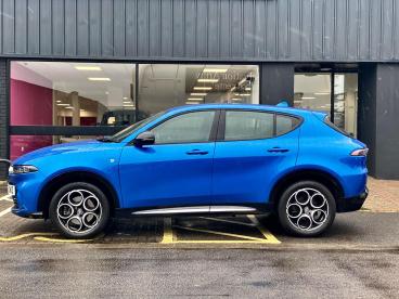 SPOTICAR Alfa Romeo Tonale 1.5 Vgt Mhev Ti Dct Euro 6 5dr Used Car - Suv Hybrid Blue - Cheltenham - 1200557650_4