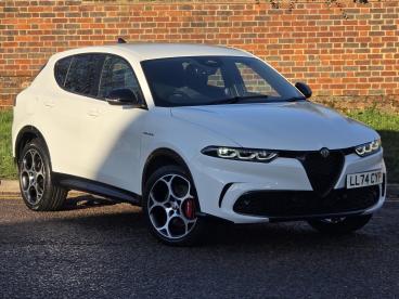 SPOTICAR Alfa Romeo Tonale 1.3 Vgt 15.5kwh Veloce Auto Q4 Awd Euro 6 5dr Used Car - Suv Plug-in Hybrid White - Hemel Hempstead - 800564510_1