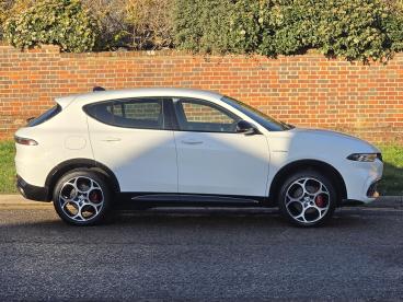 SPOTICAR Alfa Romeo Tonale 1.3 Vgt 15.5kwh Veloce Auto Q4 Awd Euro 6 5dr Used Car - Suv Plug-in Hybrid White - Hemel Hempstead - 800564510_2
