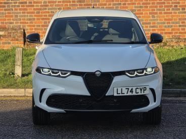 SPOTICAR Alfa Romeo Tonale 1.3 Vgt 15.5kwh Veloce Auto Q4 Awd Euro 6 5dr Used Car - Suv Plug-in Hybrid White - Hemel Hempstead - 800564510_3