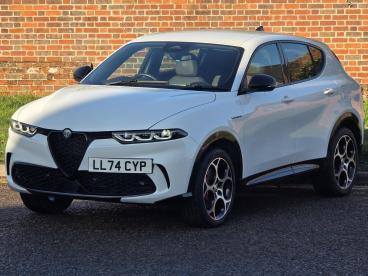 SPOTICAR Alfa Romeo Tonale 1.3 Vgt 15.5kwh Veloce Auto Q4 Awd Euro 6 5dr Used Car - Suv Plug-in Hybrid White - Hemel Hempstead - 800564510_4