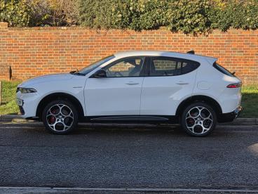 SPOTICAR Alfa Romeo Tonale 1.3 Vgt 15.5kwh Veloce Auto Q4 Awd Euro 6 5dr Used Car - Suv Plug-in Hybrid White - Hemel Hempstead - 800564510_5