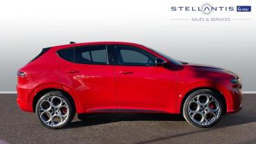 SPOTICAR Alfa Romeo Tonale 1.5 Vgt Mhev Tributo Italiano Dct Euro 6 5dr Used Car - Suv Hybrid Red - Crawley - 1200566957_2