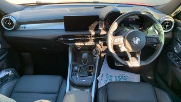 SPOTICAR Alfa Romeo Tonale 1.5 Vgt Mhev Tributo Italiano Dct Euro 6 5dr Used Car - Suv Hybrid Red - Crawley - 1200566957_5