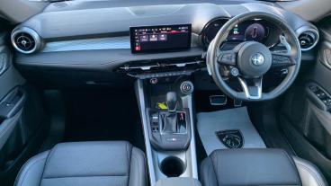 SPOTICAR Alfa Romeo Tonale 1.5 Vgt Mhev Sprint Dct Euro 6 5dr Used Car - Suv Hybrid Black - Walton On Thames - 1200568353_5