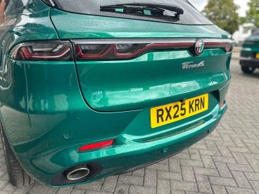 ALFA ROMEO CERTIFIED Alfa Romeo Tonale 1.3 Vgt 15.5kwh Veloce Auto Q4 Awd Euro 6 5dr Used Car - Suv Plug-in Hybrid Green - Slough - 572894_5