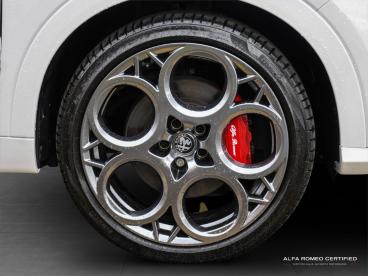 ALFA ROMEO CERTIFIED Alfa Romeo Tonale 1.5 Vgt Mhev Tributo Italiano Dct Euro 6 5dr Used Car - Suv Hybrid White - Nuneaton - 594656_5