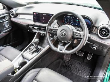 ALFA ROMEO CERTIFIED Alfa Romeo Tonale 1.5 Vgt Mhev Tributo Italiano Dct Euro 6 5dr Used Car - Suv Hybrid Green - Nuneaton - 594657_4