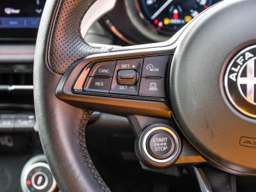 ALFA ROMEO CERTIFIED Alfa Romeo Tonale 1.5 Vgt Mhev Tributo Italiano Dct Euro 6 5dr Used Car - Suv Hybrid Green - Nuneaton - 594657_5