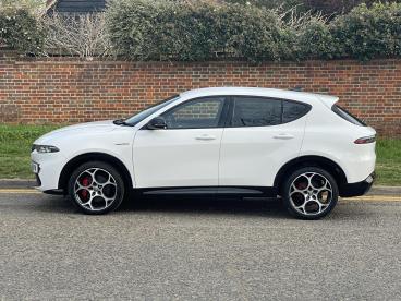 ALFA ROMEO CERTIFIED Alfa Romeo Tonale 1.5 Vgt Mhev Veloce Dct Euro 6 5dr Used Car - Suv Hybrid  - Hemel Hempstead - 595574_4