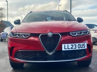 SPOTICAR Alfa Romeo Tonale 1.5 Vgt Mhev Ti Dct Euro 6 5dr Used Car - Suv Hybrid Red - Cheltenham - 1200609382_2