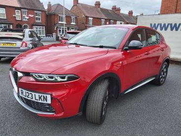 SPOTICAR Alfa Romeo Tonale 1.5 Vgt Mhev Ti Dct Euro 6 5dr Used Car - Suv Hybrid Red - Telford - 1200611046_5