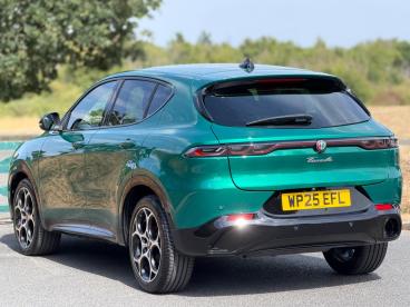 SPOTICAR Alfa Romeo Tonale 1.5 Vgt Mhev Veloce Dct Euro 6 5dr Used Car - Suv Hybrid Green - Balsall Common - 1200623367_4