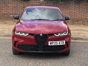 ALFA ROMEO CERTIFIED Alfa Romeo Tonale 1.5 Vgt Mhev Veloce Dct Euro 6 5dr Used Car - Suv Hybrid Red - Hemel Hempstead - 626083_2