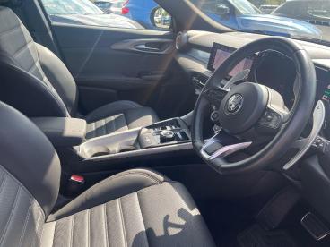 SPOTICAR Alfa Romeo Tonale 1.5 Vgt Mhev Sprint Dct Euro 6 5dr Used Car - Suv Hybrid Grey - Bridgend - 1200627215_3