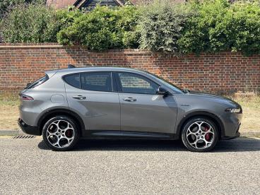 ALFA ROMEO CERTIFIED Alfa Romeo Tonale 1.5 Vgt Mhev Veloce Dct Euro 6 5dr Used Car - Suv Hybrid Grey - Hemel Hempstead - 630211_2