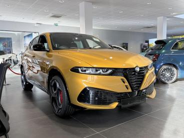 ALFA ROMEO CERTIFIED Alfa Romeo Tonale 1.5 Vgt Mhev Veloce Dct Auto Euro 6 5dr Used Car - Suv Hybrid Gold - Slough - 638796_1