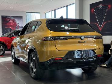 ALFA ROMEO CERTIFIED Alfa Romeo Tonale 1.5 Vgt Mhev Veloce Dct Auto Euro 6 5dr Used Car - Suv Hybrid Gold - Slough - 638796_3