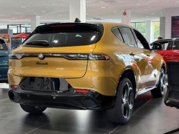 ALFA ROMEO CERTIFIED Alfa Romeo Tonale 1.5 Vgt Mhev Veloce Dct Auto Euro 6 5dr Used Car - Suv Hybrid Gold - Slough - 638796_4