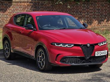 ALFA ROMEO CERTIFIED Alfa Romeo Tonale 1.5 Vgt Mhev Sprint Dct Euro 6 5dr Used Car - Suv Hybrid Red - Hemel Hempstead - 639945_1
