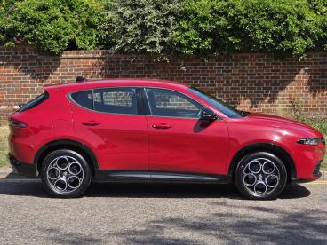 ALFA ROMEO CERTIFIED Alfa Romeo Tonale 1.5 Vgt Mhev Sprint Dct Euro 6 5dr Used Car - Suv Hybrid Red - Hemel Hempstead - 639945_3