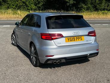 SPOTICAR Audi A3 1.5 Tfsi Cod 35 Black Edition Sportback Euro 6 (s/ Used Car - Saloon Petrol Silver - Kidlington - 1200618885_3