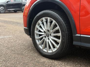 SPOTICAR Audi Q2 1.0 Tfsi 30 Se Euro 6 (s/s) 5dr Used Car - Suv Petrol Orange - Leicester - 1200556792_5