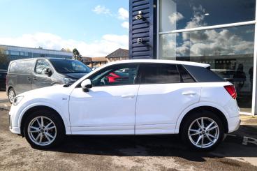 SPOTICAR Audi Q2 1.5 Tfsi Cod 35 S Line S Tronic Euro 6 (s/s) 5dr Used Car - Suv Petrol White - Leamington - 1200589263_5