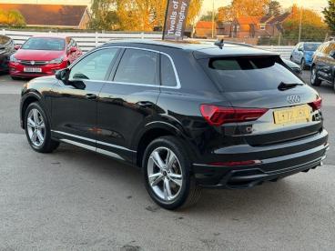 SPOTICAR Audi Q3 1.5 Tfsi Cod 35 S Line S Tronic Euro 6 (s/s) 5dr Used Car - Suv Petrol Black - Billinghay - 1200550590_2